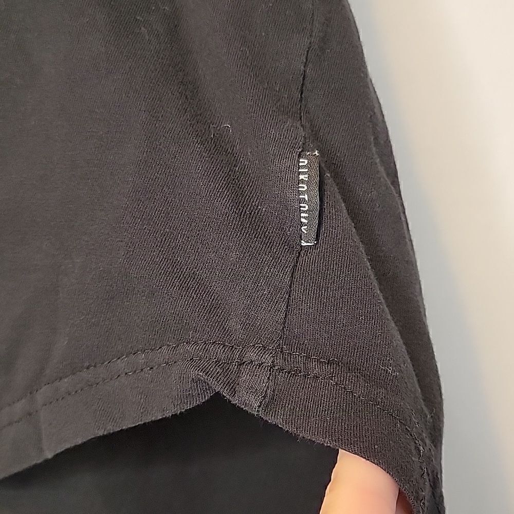 DK. Bottoms Up Tee. Size Med. - Picture 3 of 9